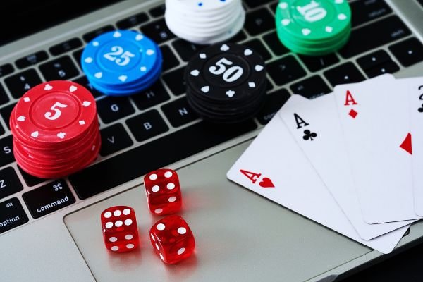 Nuansa permainan Dadu Monster di naga223